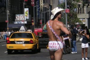 Der "Naked Cowboy" singt tagein, tagaus für die Besucher.